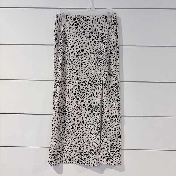 Windsor Dresses & Skirts - 🌟2 for $10 Windsor Animal Print Leopard Cheetah Chic Midi Skirt Side Slit XS